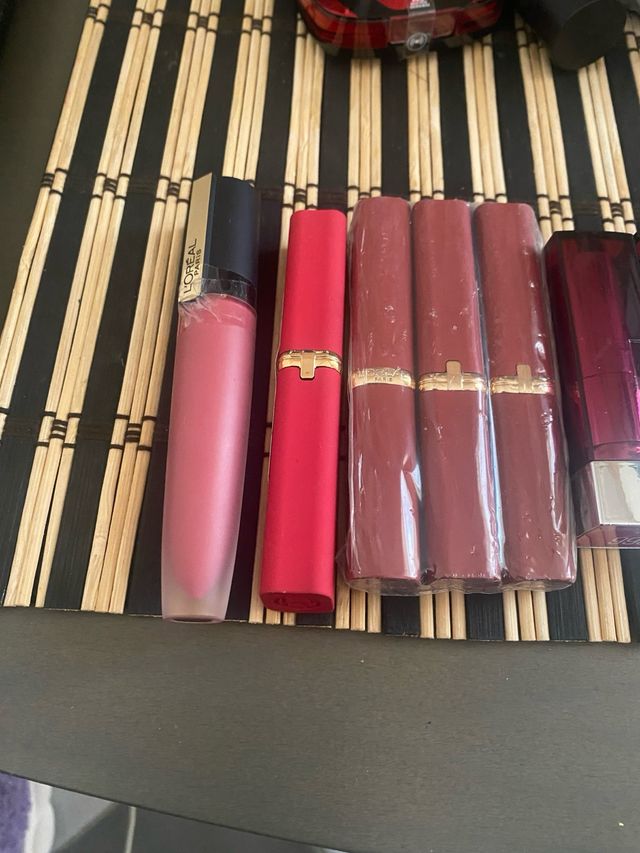 Lote labiales L'Oréal rosa y rojo