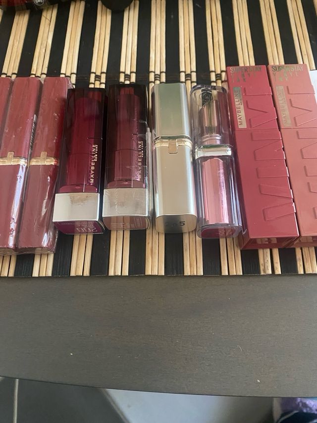 Lote labiales L'Oréal rosa y rojo