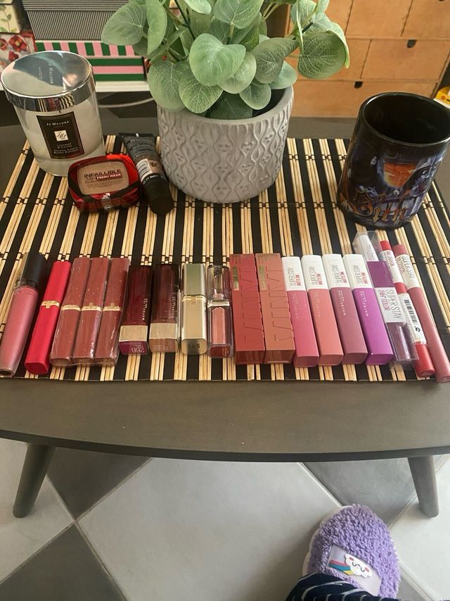 Lote labiales L'Oréal rosa y rojo