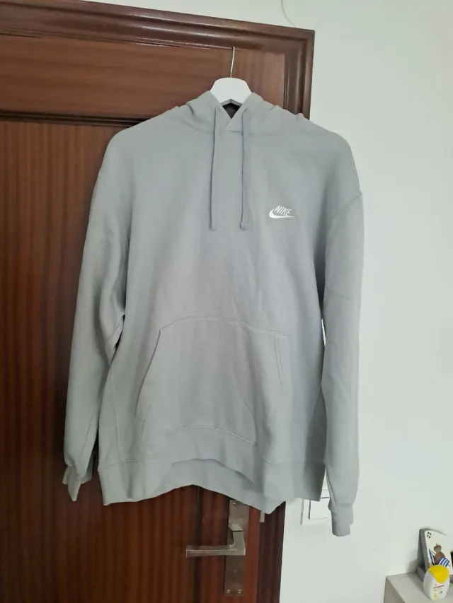 Sudadera Nike con capucha gris
