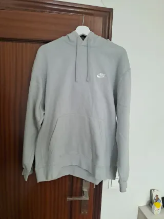 Sudadera Nike con capucha gris