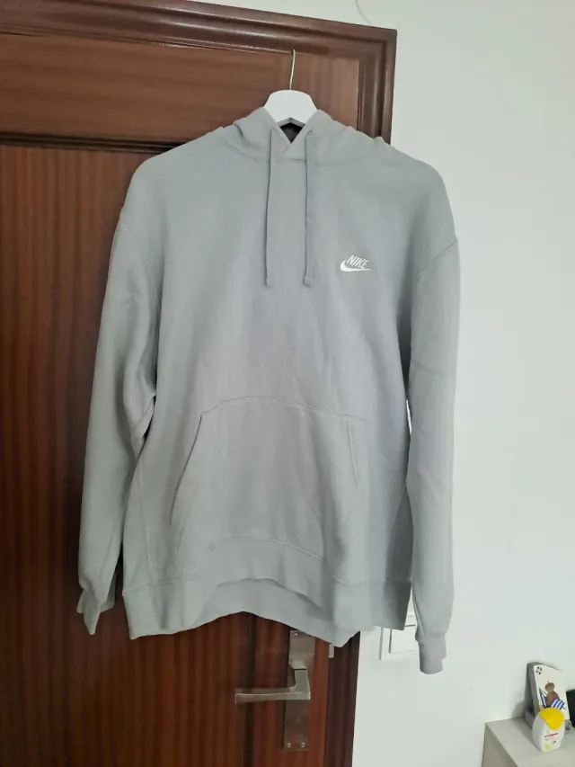 Sudadera Nike con capucha gris