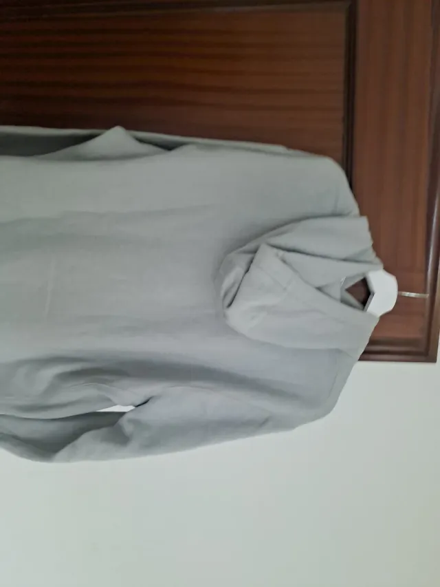 Sudadera Nike con capucha gris