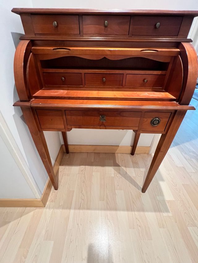 Secreter de madera en buen estado