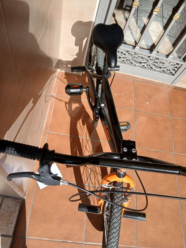 Bici BMX Negra y Naranja