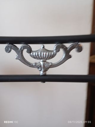 Sillas de forja restauradas en negro gris y plata