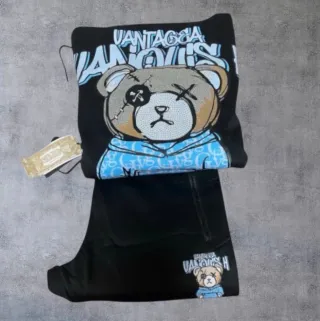 Chándal negro con estampado de oso