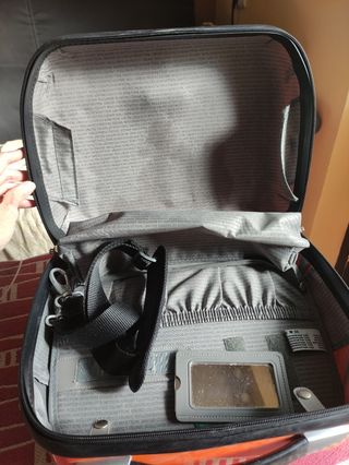 Maleta pequeña naranja United Colors of Benetton