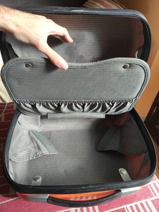 Maleta pequeña naranja United Colors of Benetton