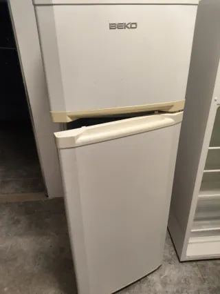 Nevera blanca con congelador