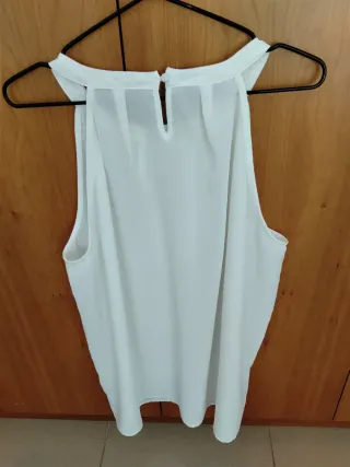 Blusa blanca sin mangas