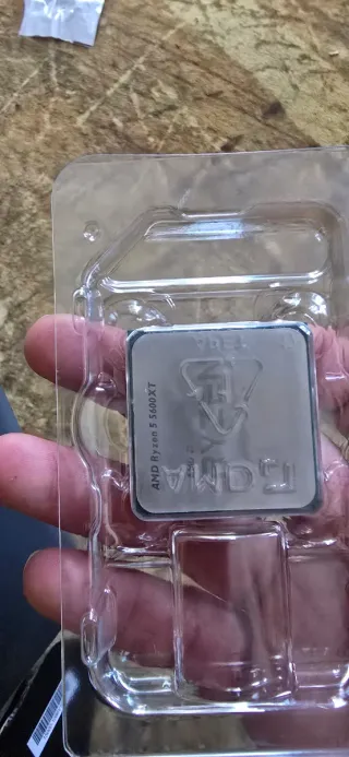 Procesador AMD Ryzen 5 5600XT 4.7GHz