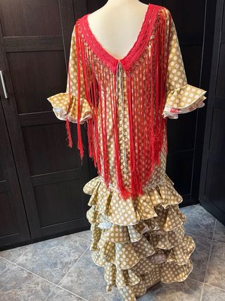 Traje de Flamenca Beige con Lunares y Flecos coral