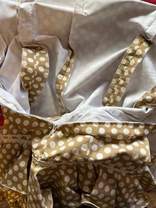 Traje de Flamenca Beige con Lunares y Flecos coral