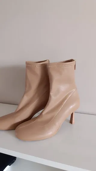 Botines beige nuevos con etiqueta