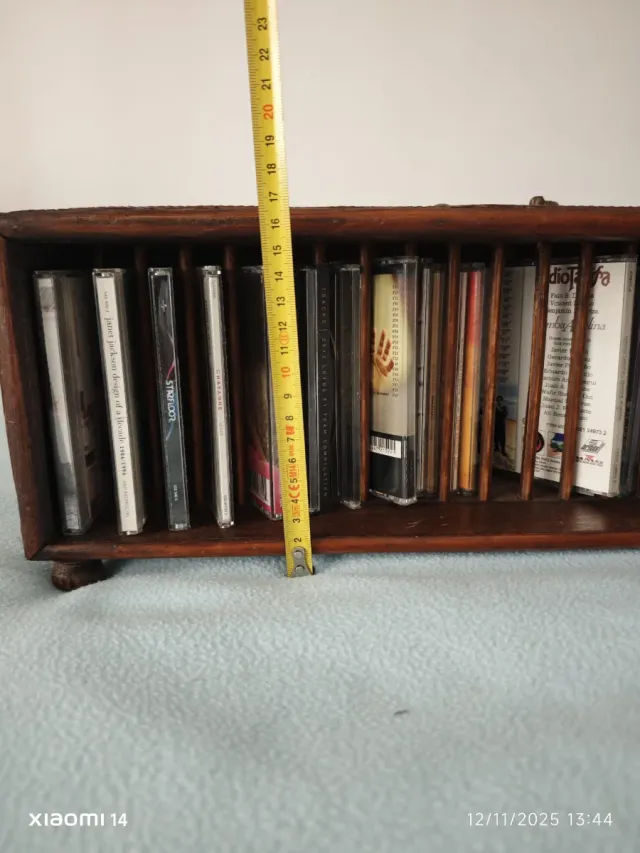 Organizador de CDs/DVDs de madera