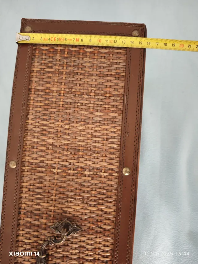 Organizador de CDs/DVDs de madera