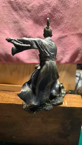 Figura de Samurai. Mide 16 cm de altura.Nueva.