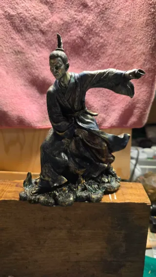 Figura de Samurai. Mide 16 cm de altura.Nueva.