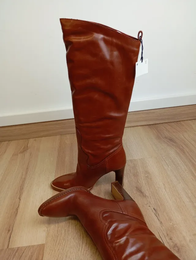 Botas altas de piel Zara marrones