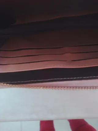 Bolso rosa con cadena y detalle de corazón