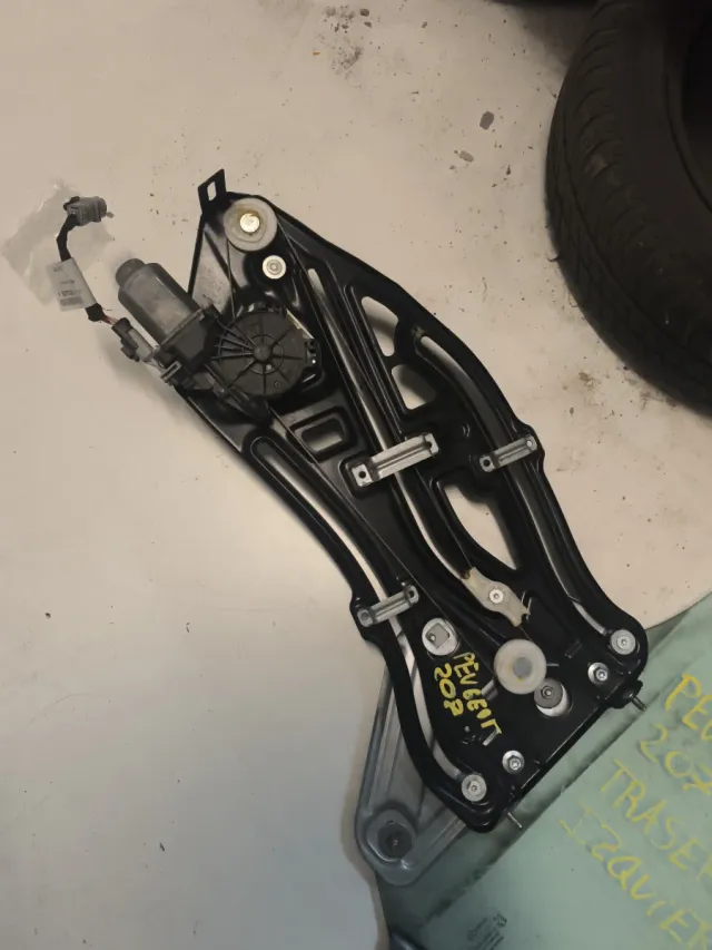 Elevalunas Trasero Izquierdo Peugeot 207cc