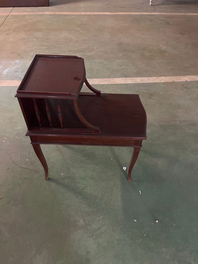 Mesita auxiliar de madera