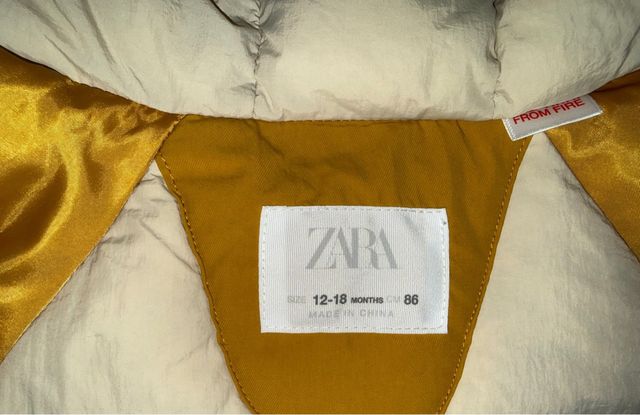 Abrigo Zara 12-18 meses con capucha