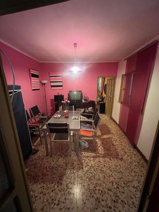 Casa Rural de dos plantas con patio y terreno