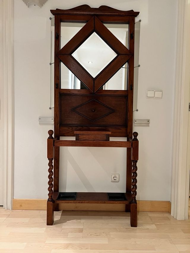 Perchero de madera con espejo