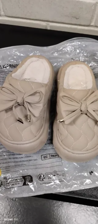 Zapatillas beige con lazo