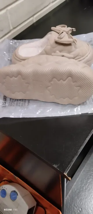 Zapatillas beige con lazo