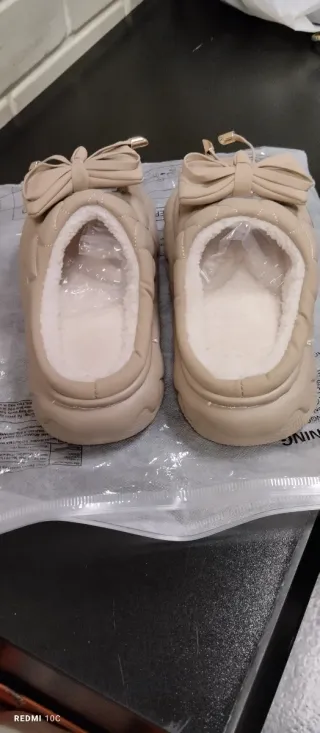 Zapatillas beige con lazo