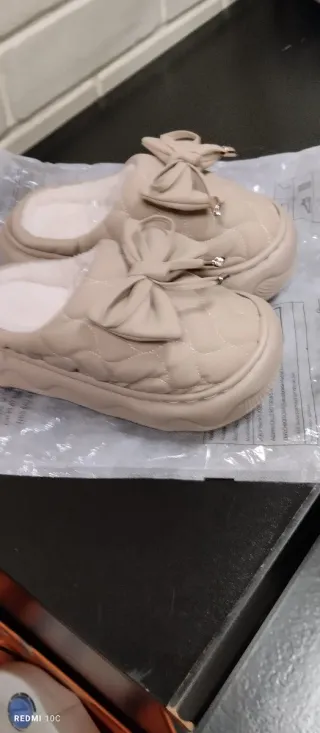 Zapatillas beige con lazo