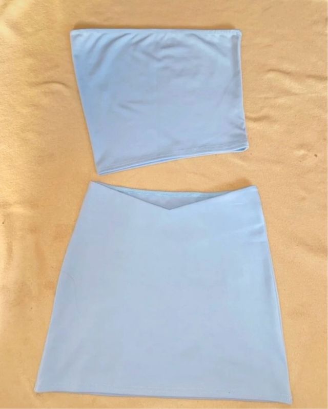Conjunto top y minifalda azul
