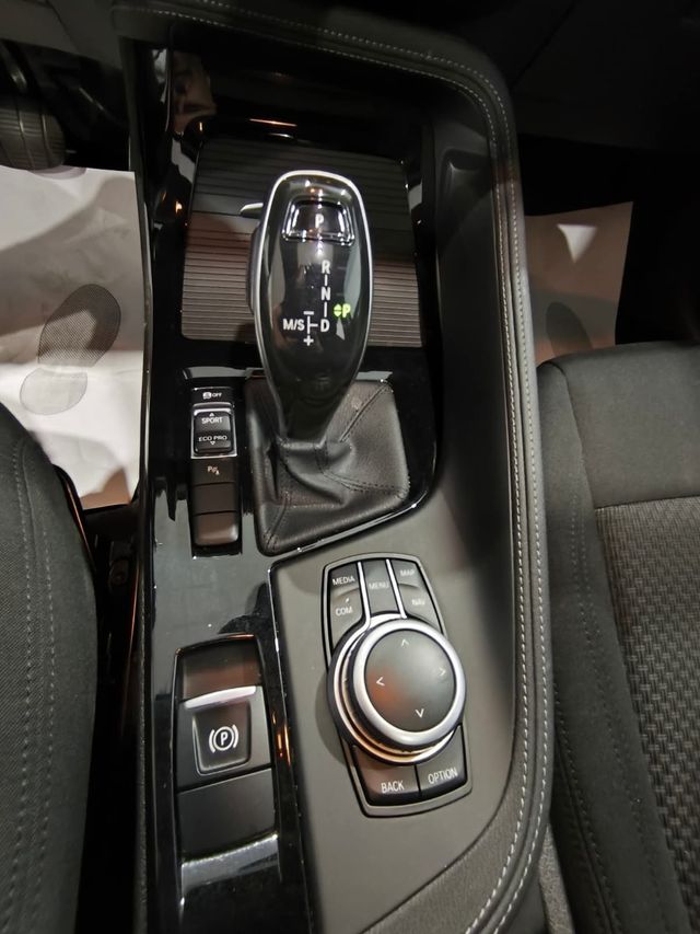 BMW X2 sDrive18d Business Auto