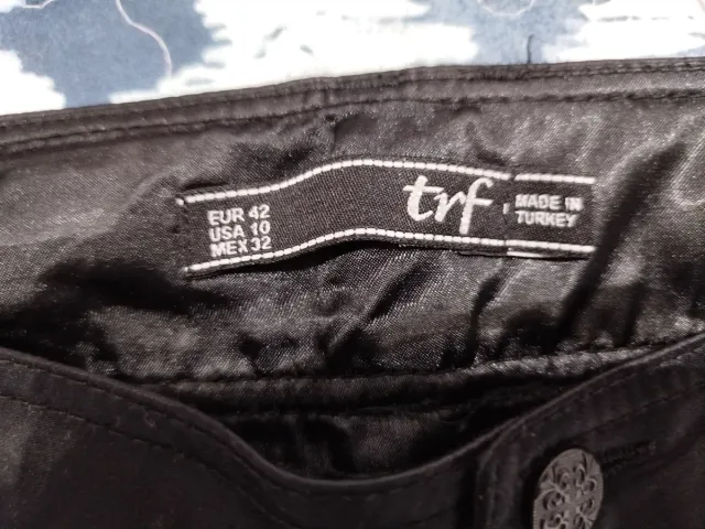 Pantalón satén TRF negro Talla M