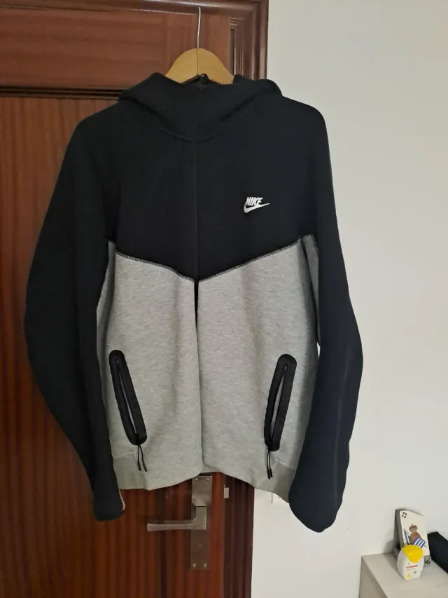 Sudadera Nike Tech Fleece Negra y Gris