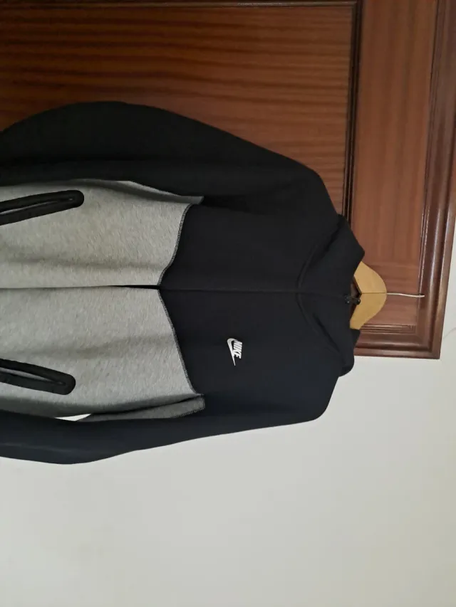 Sudadera Nike Tech Fleece Negra y Gris