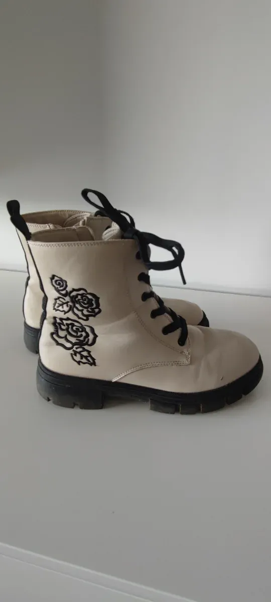 Botas chica o mujer bordadas talla 37