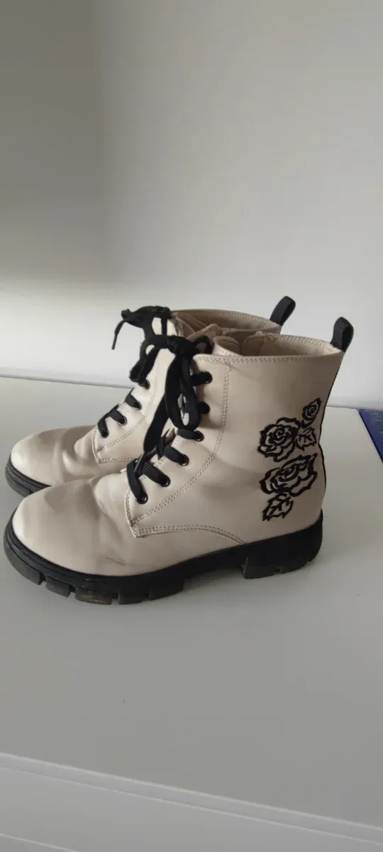 Botas chica o mujer bordadas talla 37