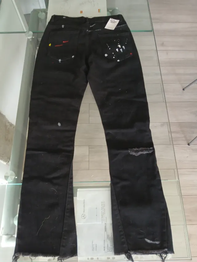 Vaqueros Gallery Dept. negros desgastados