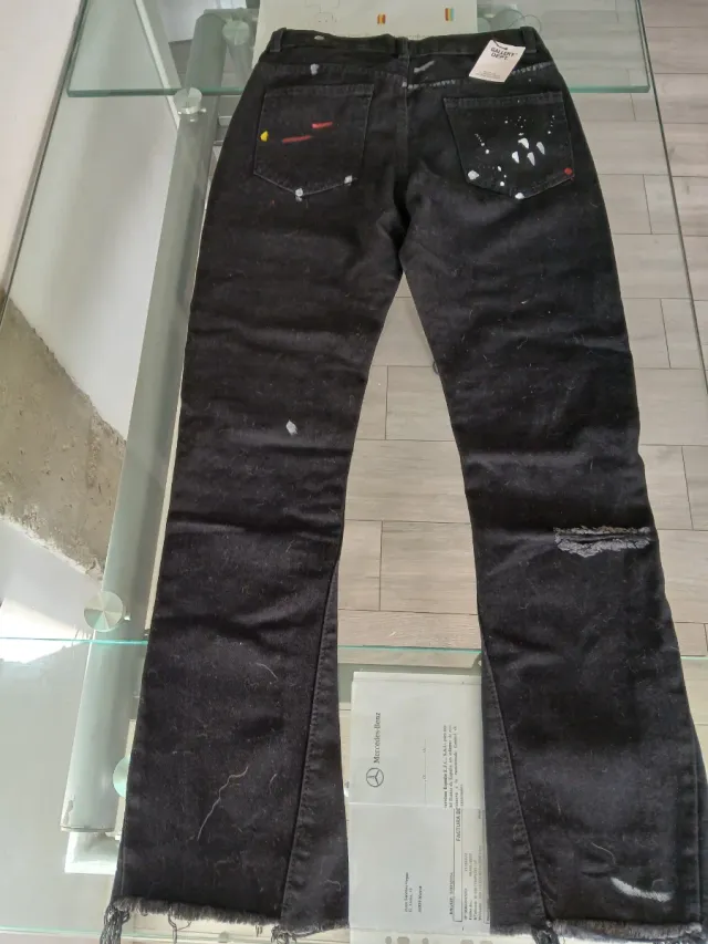 Vaqueros Gallery Dept. negros desgastados