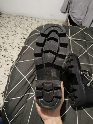 Botas cuero negras con cadenas Talla 39