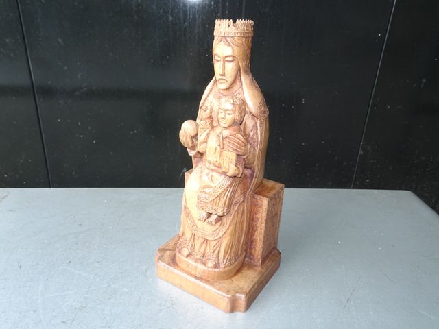 Virgen de la Peña en madera tallada