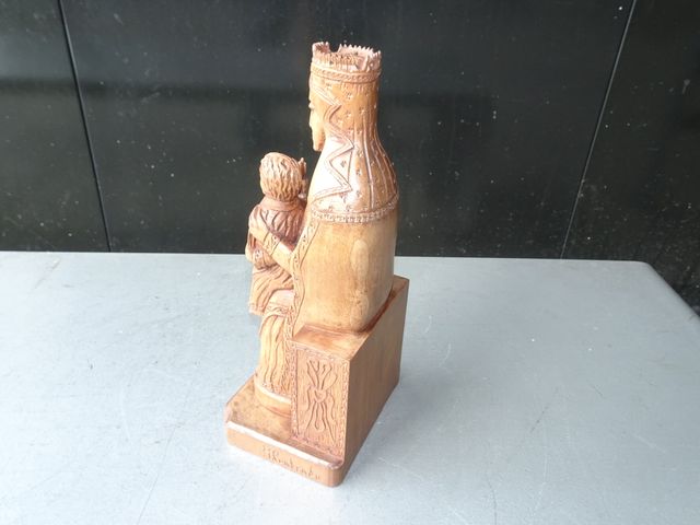 Virgen de la Peña en madera tallada