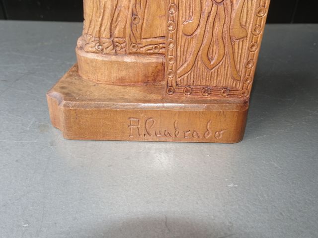 Virgen de la Peña en madera tallada