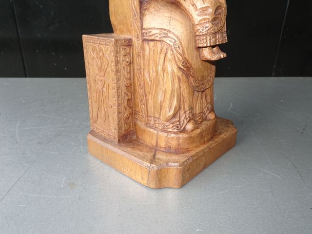 Virgen de la Peña en madera tallada