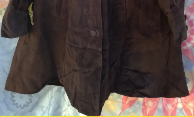 ABRIGO DE ANTE OVINO MARRÓN CON CAPUCHA CON PELO