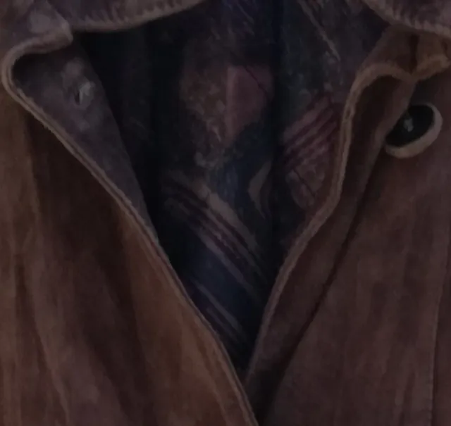 ABRIGO DE ANTE OVINO MARRÓN CON CAPUCHA CON PELO